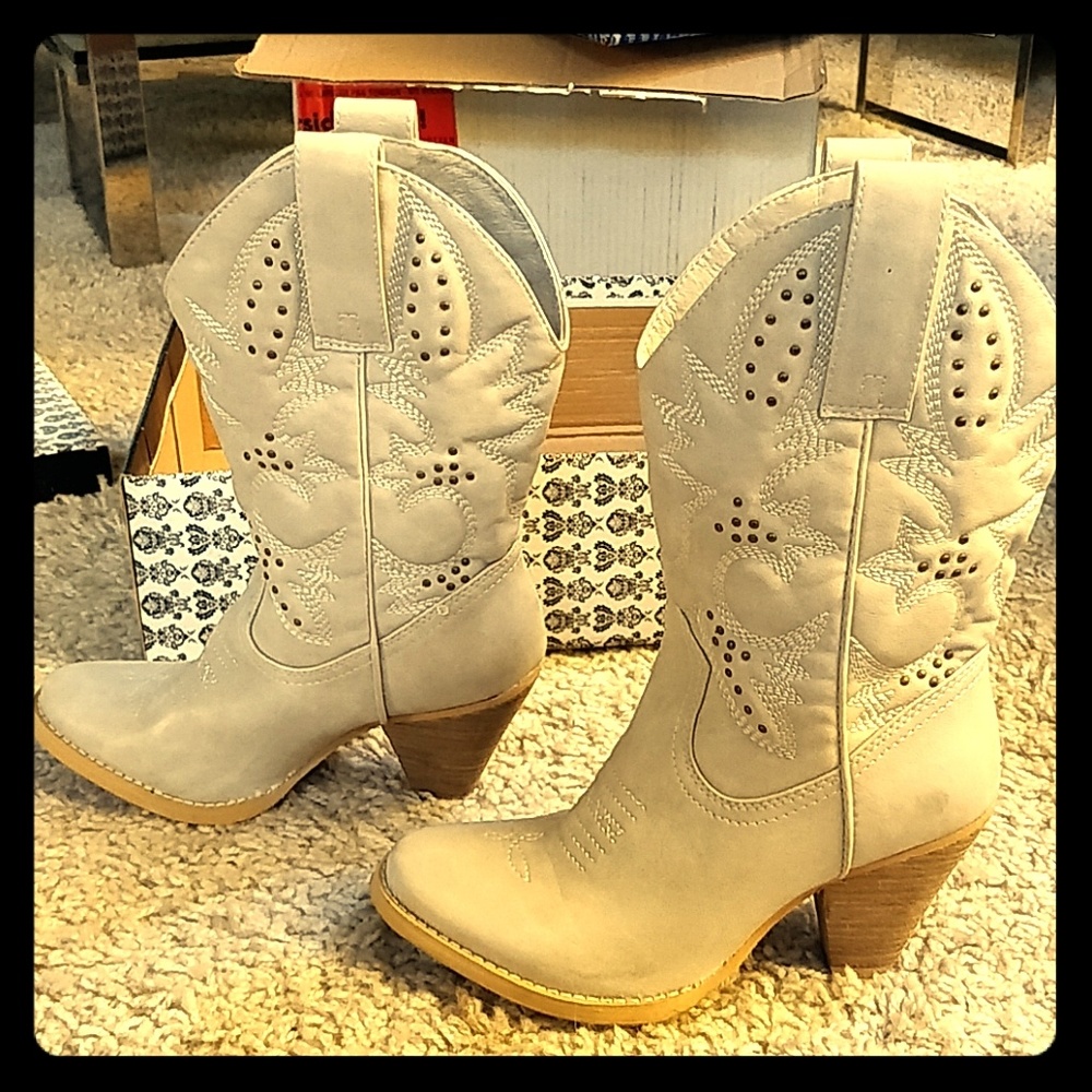 Very Volative Cowboy Boots - never worn, in box